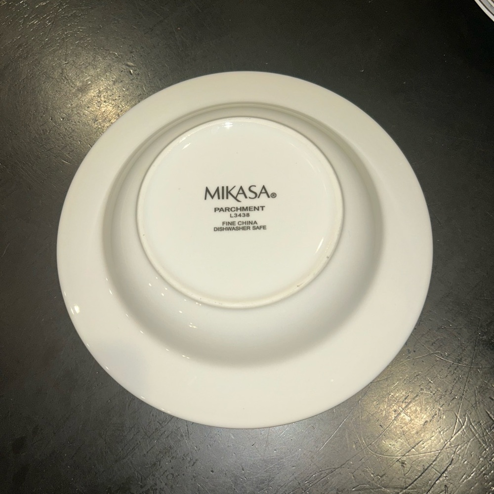 Mikasa Parchment (China) 5 Piece Place Setting - Picture 3 of 3